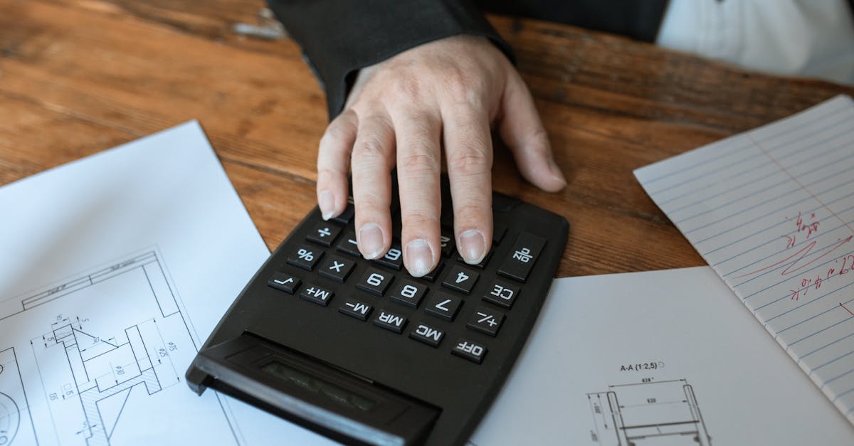 découvrez comment calculer et comparer les coûts entre l'embauche directe et l'externalisation pour optimiser votre stratégie de gestion des ressources.