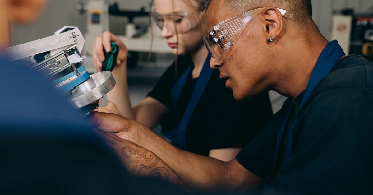 découvrez le véritable coût de l'apprentissage pour l'employeur en 2026 et comment optimiser votre investissement dans la formation des apprentis.